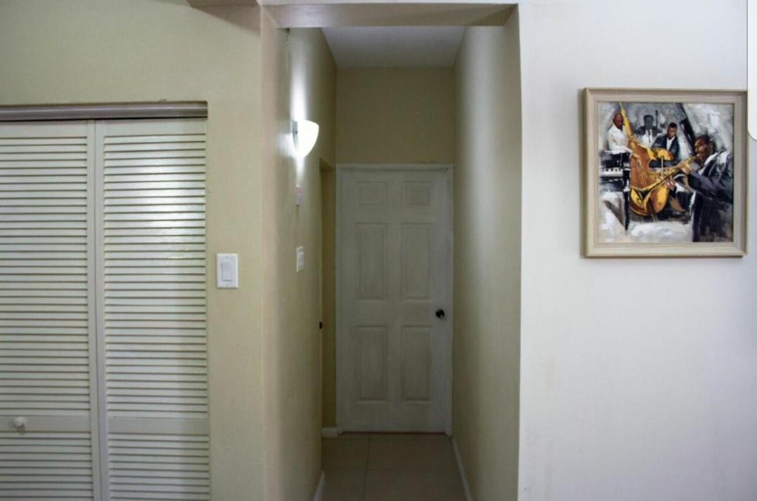 Merrivale Suite Kingston Exterior foto
